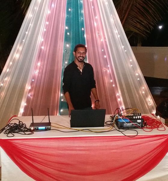 Hosting Karaoke / DJ Shows for private & cooperate events