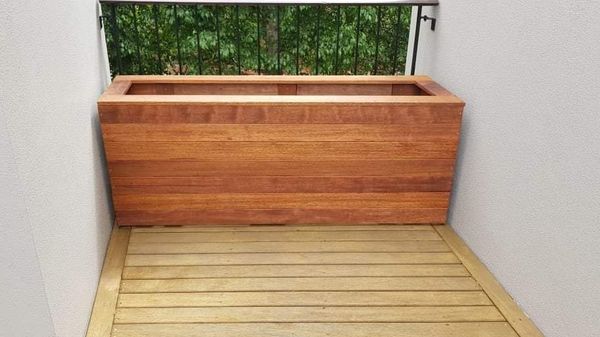 Kwlia Planter Box