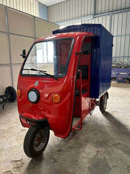 Electric Close Loader Rickshaw